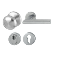 Hoppe Amsterdam rozetbeslag knop/kruk met kerntrekbeveiliging RVS (rond) DD38-42 mm - SKG*** Hoppe Amsterdam rozetbeslag knop/kruk met kerntrekbeveiliging RVS (rond) DD38-42 mm - SKG***