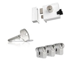 Ne&shy;mef 4154 op&shy;leg&shy;slot - wit - doorn&shy;maat 50 mm - draai&shy;rich&shy;ting 1 + DOM Plu&shy;ra ci&shy;lin&shy;der met kern&shy;trek&shy;be&shy;vei&shy;li&shy;ging (3x) - SKG**